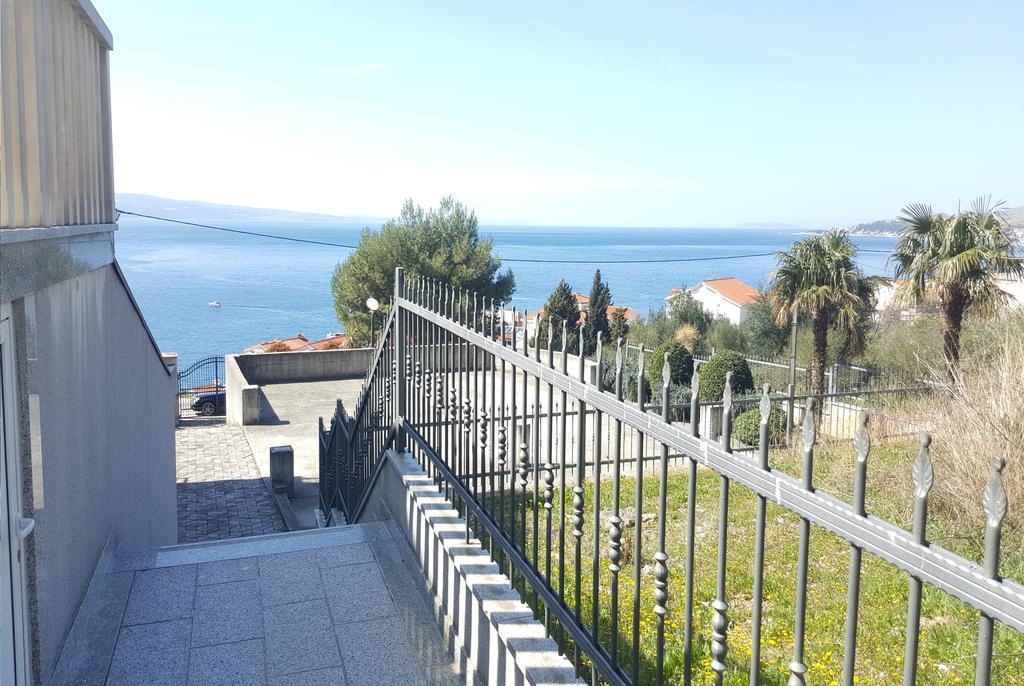 Luxury * Omis