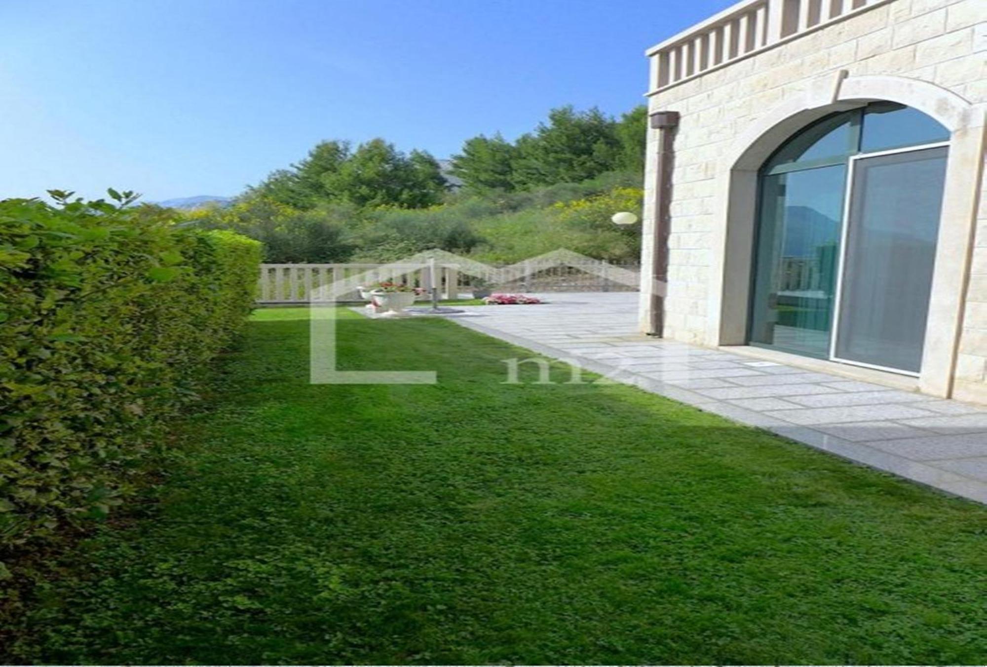 Luxury Omis