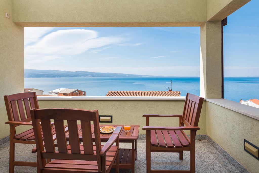 Luxury * Omis