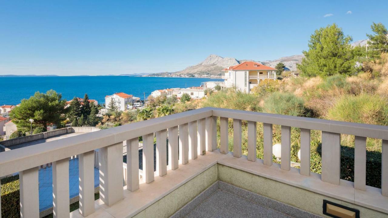 Luxury * Omis